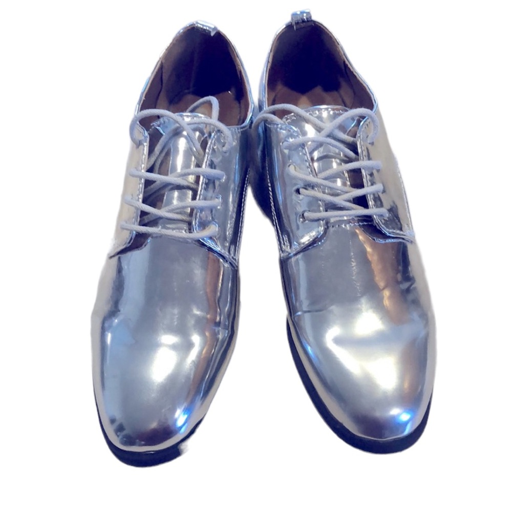 RUE21 LACE UP METALLIC SHOES BRIGHT SIlVER SIZE 7